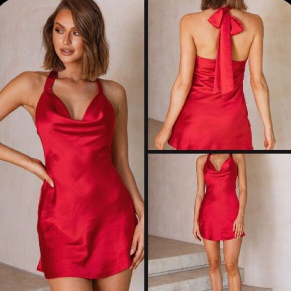 NWT SELFIE LESLIE
CHAMPAGNE SHOWERS HALTERNECK SLIP MINI DRESS WINE - Picture 1 of 4